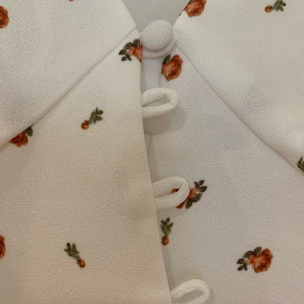 Backyard Roses Alex Button Rose Top Size Small - Picture 5 of 5